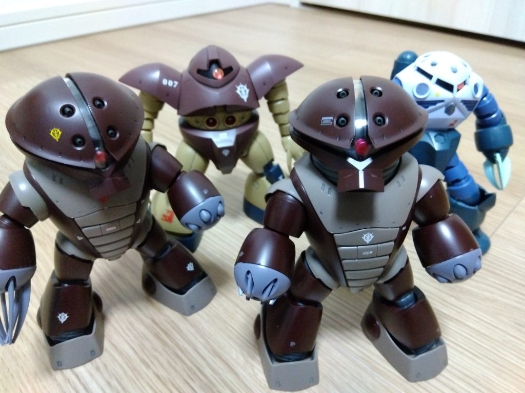 水泳部集合。1体目、ゴッグ、ズゴックと。