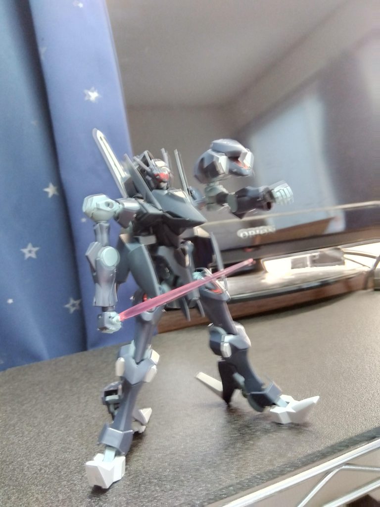 腕につけてるファラクトのパーツは仮面ライダーのリュウガを意識して腕につけていますこれを使って部下を呼び出すという設定です