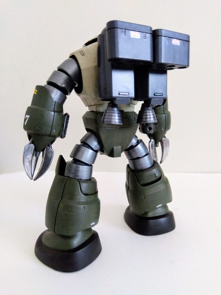 背面図。バックパックにはズゴックの物にボールデンアームアームズとアメイジングブースターのミサイルポッド、ビルダーズパーツのMSバーニア01を組み合わせました。