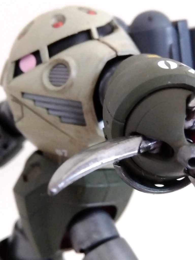 塗装はいつも通りシタデル&ファレホの筆塗りの後、リアルタッチマーカーでウェザリングを。冒険王版ガンダムにあった「何故か宇宙にいるズゴック」を真面目に考えてたらこうなりました。