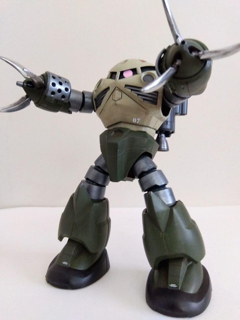 両手にはMSGのパーツを使用してディティールアップを。