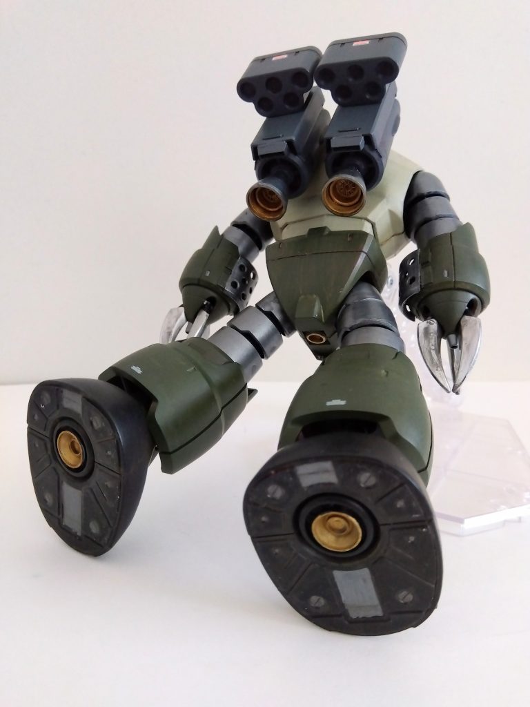 足裏のスクリューはくり抜いて、MSGのバーニアを差し込みました。