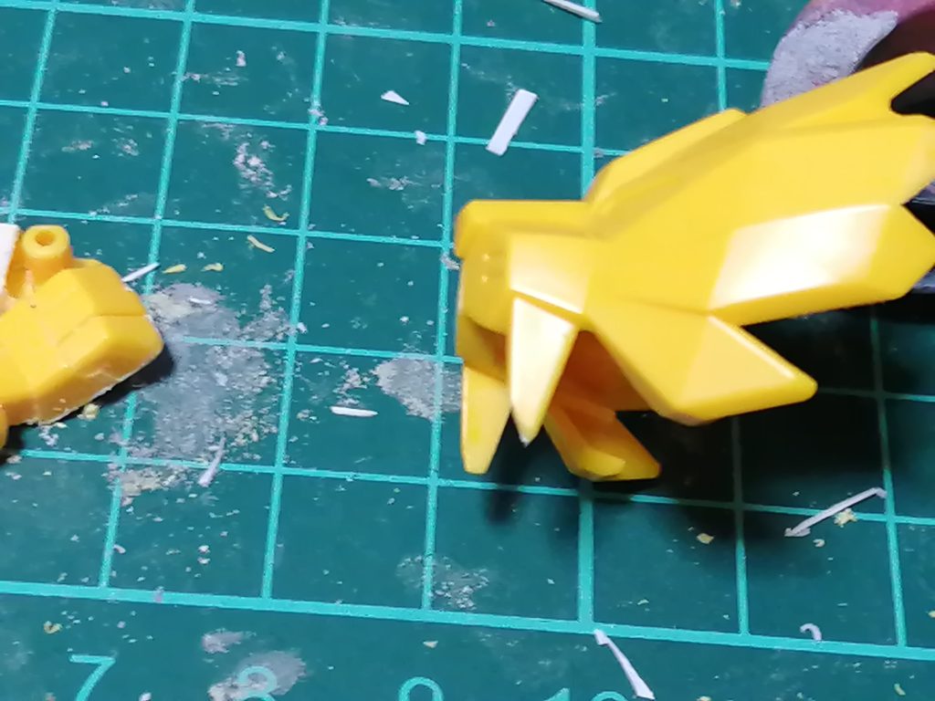 牙とブレードアンテナは削ってます。