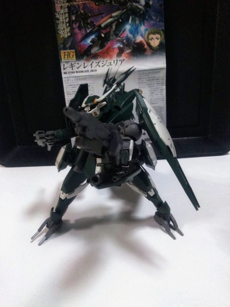 腕部は『素のレギンレイズ』と共通なので付け替え可能です😆『レギンレイズ ライフル』 & 『武装複合型シールド グレネード × 1 機関砲  × 2 』