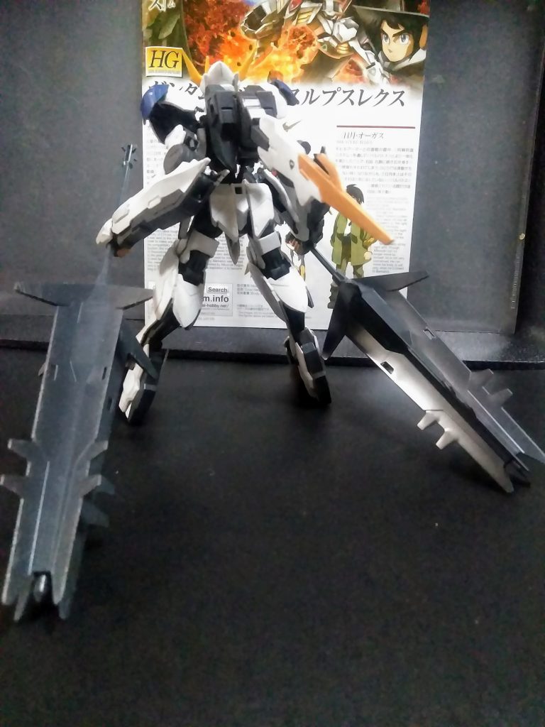 と、言っても『鉄華団コンプリートセット』のモノを組み立てただけですけどね😋流石に生まれたてだから関節はしっかりしてます😤