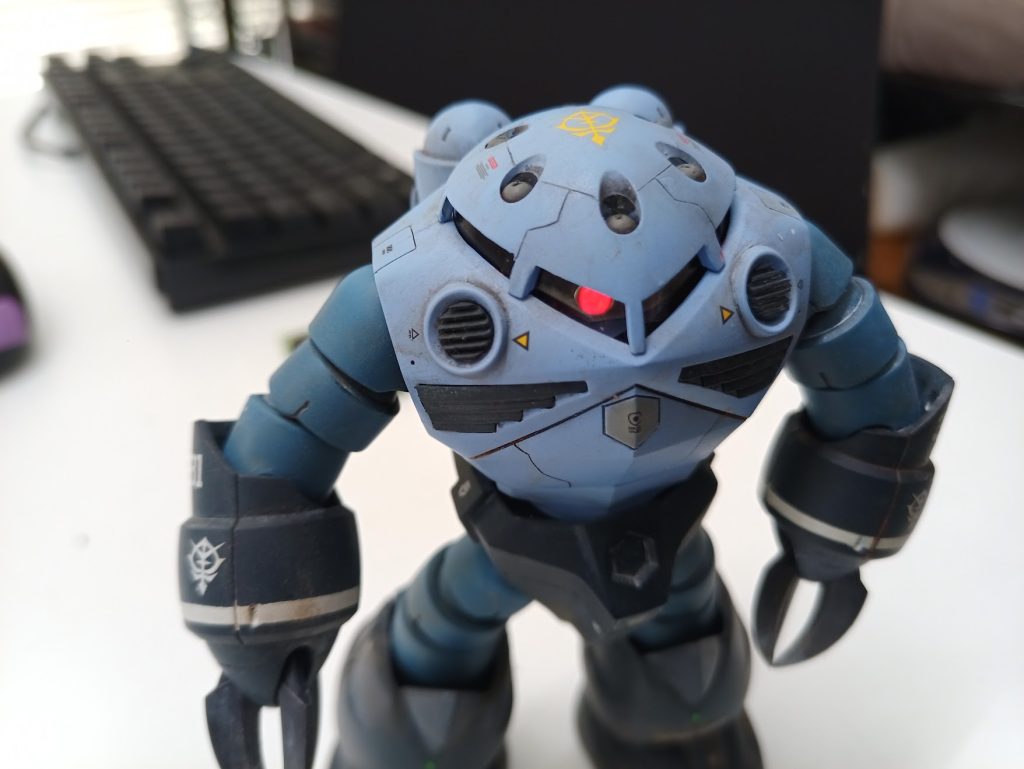 モノアイを左に振ってみました。