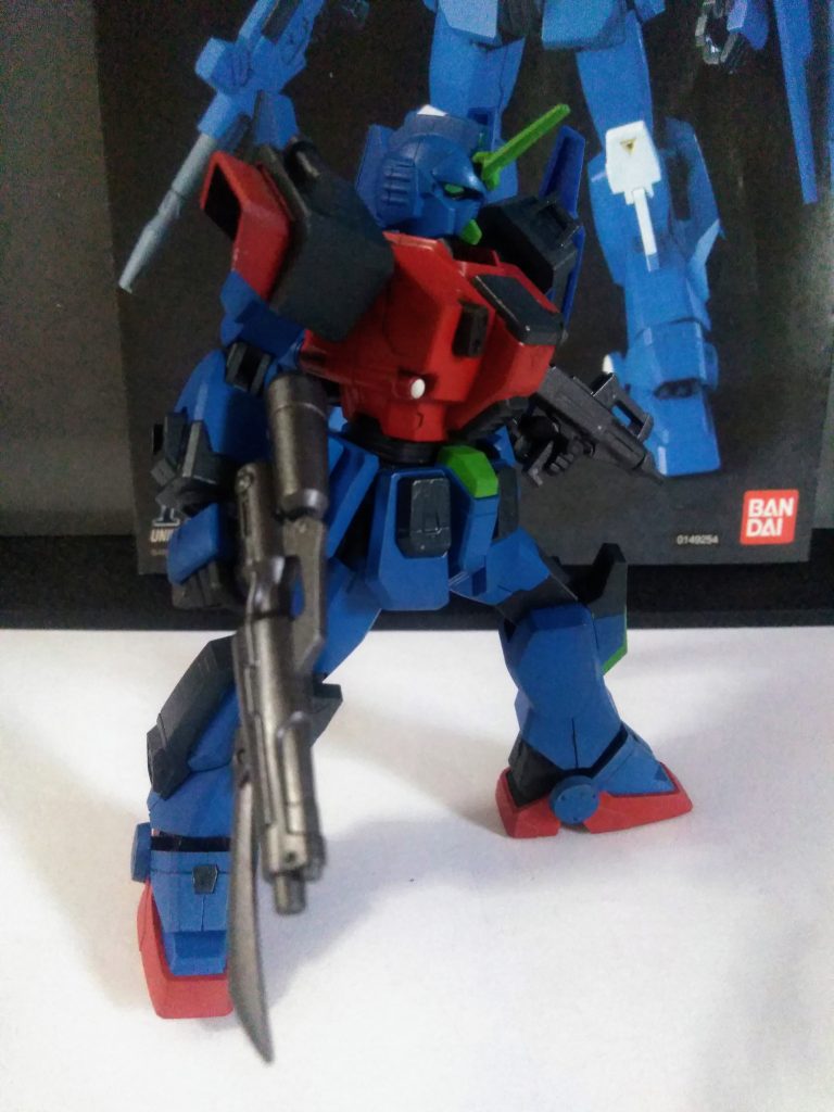 ジオン地上軍の『とある海辺の HLV 発射基地』に攻め入り、単機で基地に決定的な損壊を与えた『アルカード・ハロウィン少尉』      その嵐の様な闘いぶりから『テンペスト』の二つ名で呼ばれるようになりました。『専用バヨネッタ ビームガン & ジム マシンガン』を標準装備としています😊