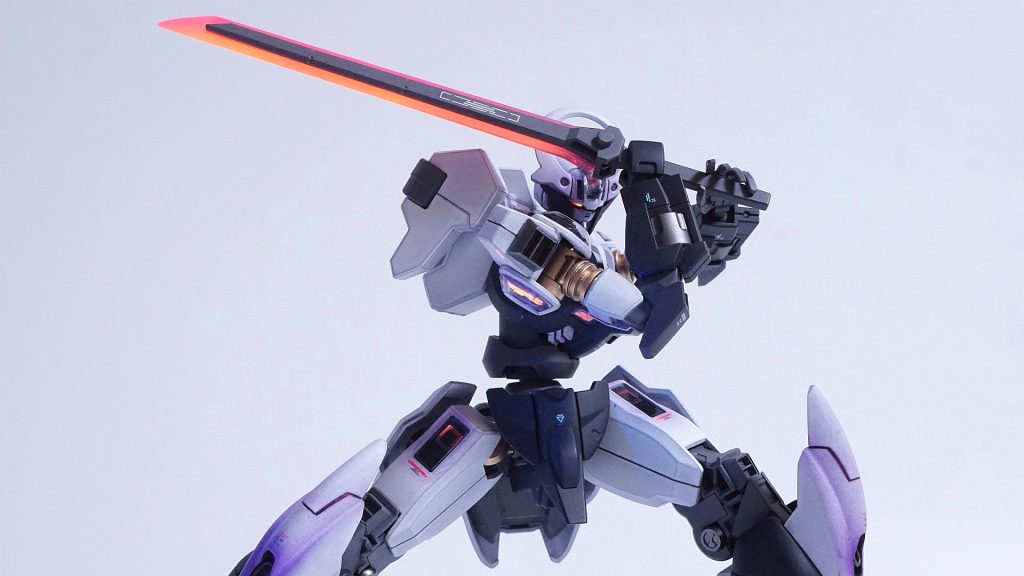 最新キットなもんですから、可動はもう言うことありません。ミキシングの際は可動の阻害にならないよう気をつけましたね。顔もフェイクνに変更しました。