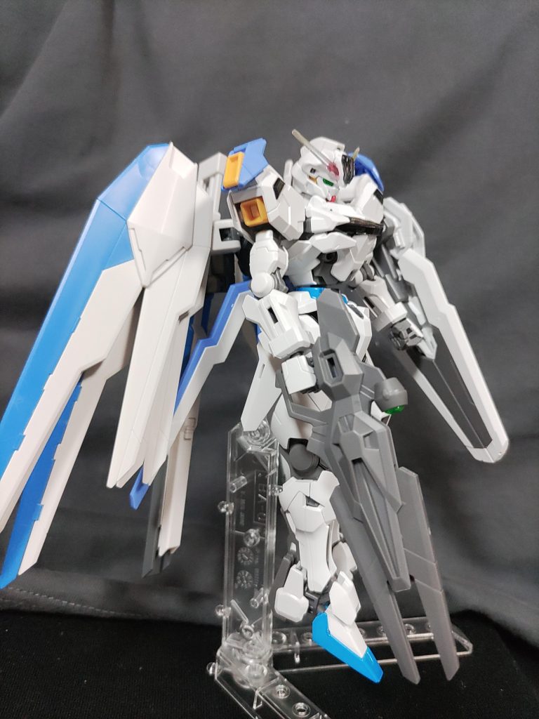 目はシールが片方「ピョ～ン！」してしまい、オッドアイに(尚、片付け中に発見されました)