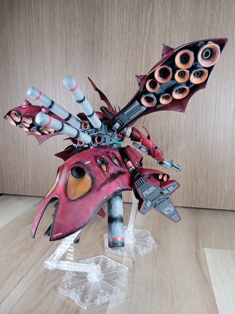 後ろから見ると、バーニアお化けですね