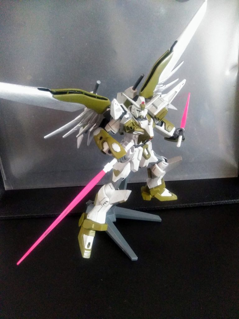 そんな訳でこの子は妄想フォース『フル ブラスト』のリーダー機体と相成ります😋ネームがまんま😠 当然 世界で一番大好きな『デスティニーGが素体』となっており、下半身は『∞ジャスティスG』です😤ハイ。お約束の『サーベル 2 刀流』