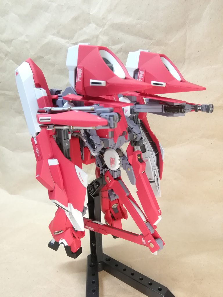 手装備の人型時専用銃を作った際、スピアガンを別途携行させるためミサイルユニットの装着方法を変えています