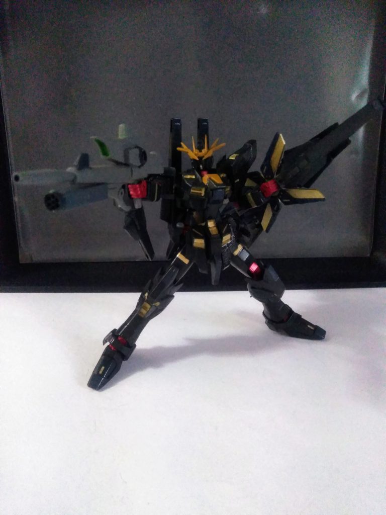 『ノルン的』な形態なのでビームマグナムの様なライフルには『リボルビング・ランチャー』に似て否なる武装が付属🧐