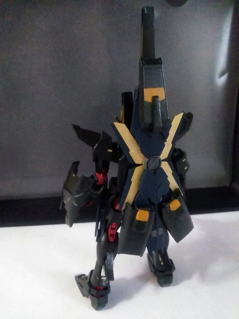 『アームド・アーマーDE』に寄せようと頑張ったシールドは当たり前の様に背面へ装着🤣機動力向上に一役買おうと気張ります😋