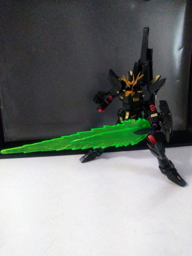 此方は一発で判る『ガンダム エピオン』のアレです😍  1/100なのでデカイくて長いです😤