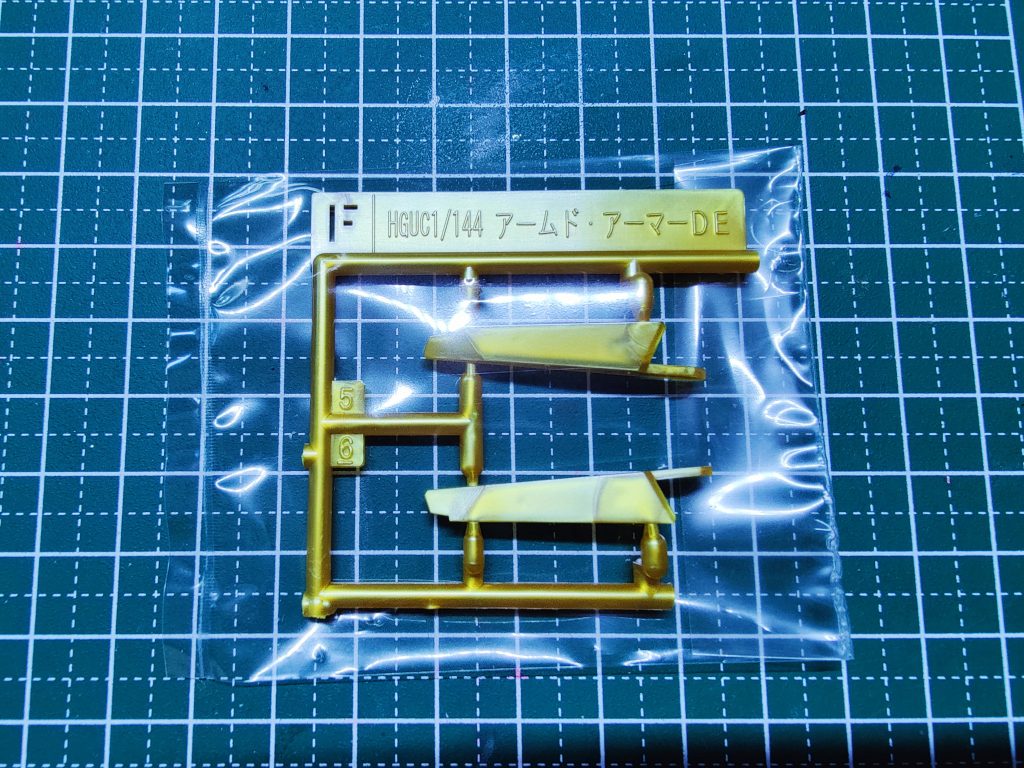 後日談。失くしたパーツをバンダイスピリッツに注文したら、上記の状態で届けてくれた!部品代80円x2。なんと良心的なサービスよ。