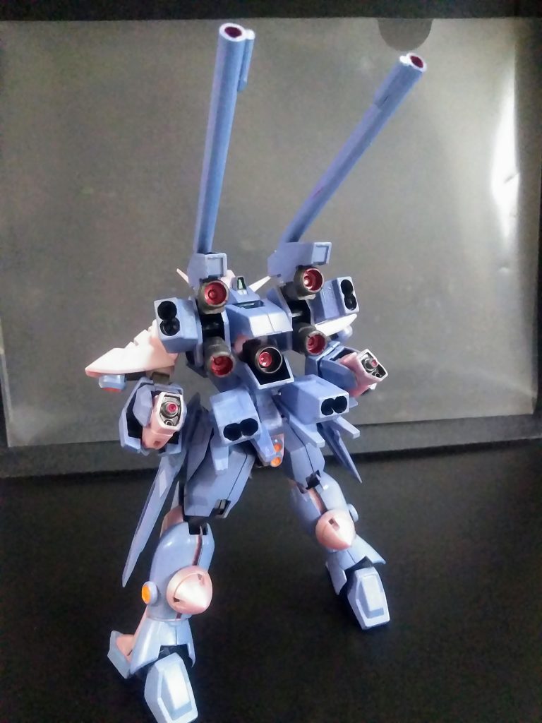 ハイ。お約束の『フル バースト❗』               まぁ、出鱈目に撃ちまくるだけですけどね😭追加で『GN ギガキャノン × 1・GN 2 連ミサイルポッド× 2』