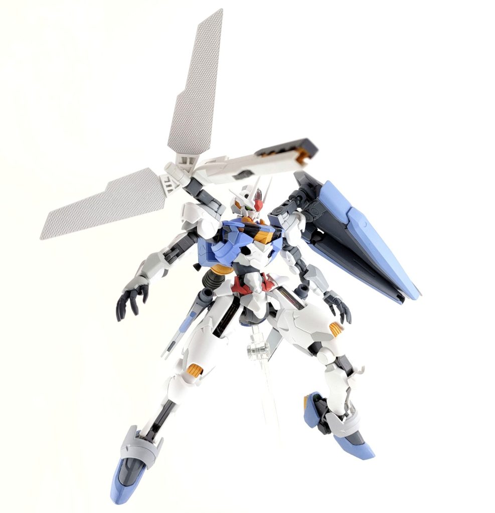 月…はサテライトキャノン。右肩に装備されています。