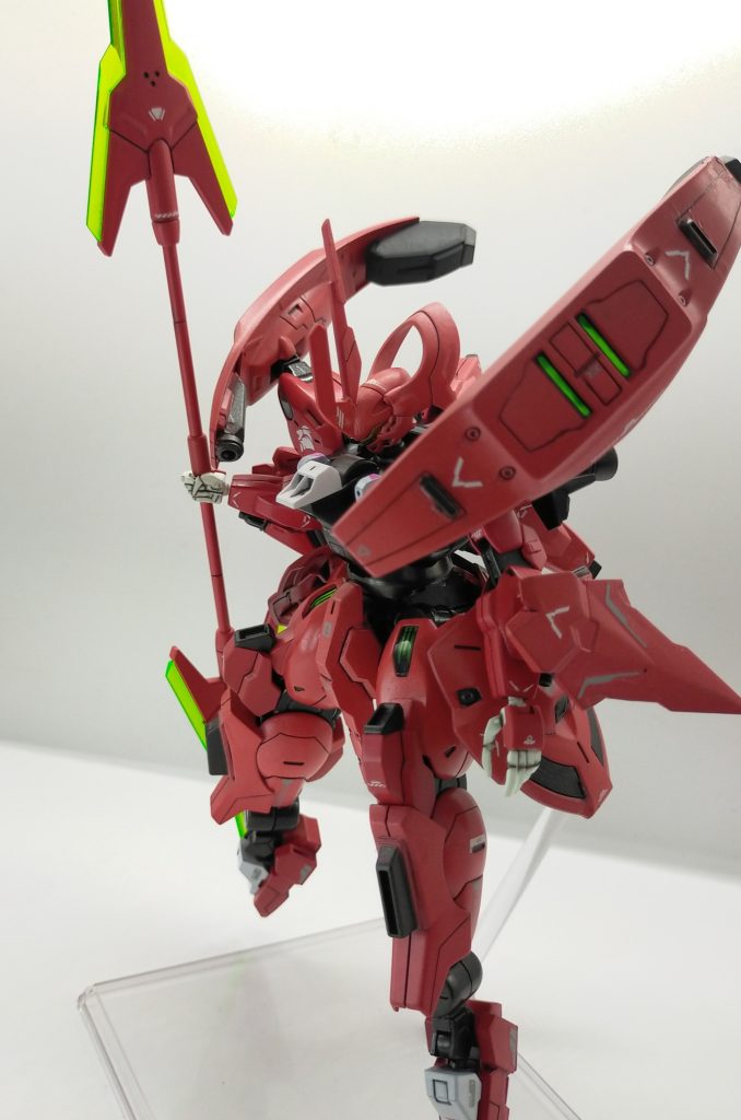 最後までご覧いただきありがとうございました。塗装終了間際にダリルバルデレッドが発売し1からやり直しになる、エアブラシが壊れる等のトラブルはありましたが、自分の中のカッコいいダリルバルデを作れたと思っています。今回初めて挑戦した技術等も多かったのですが、大満足の出来となりました。この写真含め残り3枚は紹介には使わなかったけれどお気に入りのショットです。改めてご覧いただきありがとうございました。