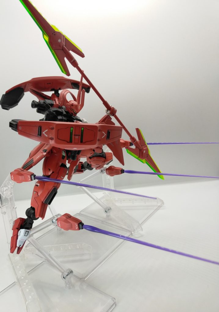 イーシュヴァラ改タイプB本武装はビーム出力や継戦時間などは向上していますが、形状・有する機能ともに変更点はありません。ですが、それだけ完成された武装であるという事が証明されたとも言えます。