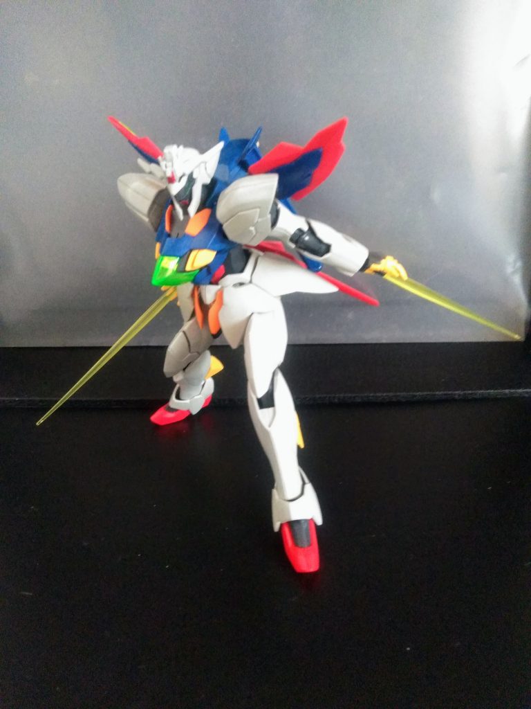 そんな彼の雇用主は『タイムズ ユニバースの経営者のウィル社長』社長命令でガンプラ製作を始めたことが現在に至るまでのキッカケだそうです😆『ヴェイガン MS』お得意の 両手発振ビームサーベル