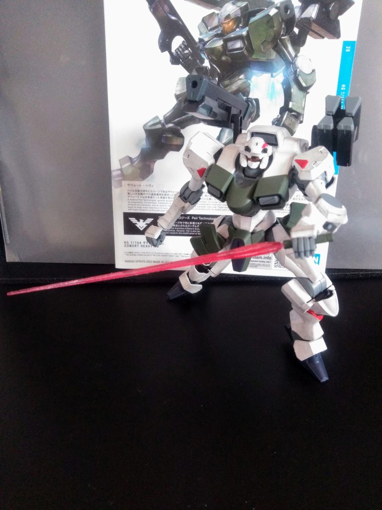 そして毎度の事ながら、組み立て易いし、良く動く😆取り敢えず『サーベル抜刀❗』                   では前置きもホドホドにイツものヤツをヤッてみますか!😤