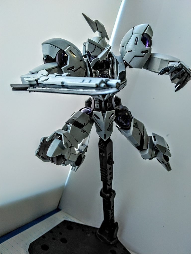 あの薔薇見たいな腕もかっこよかったですが別の機体に移植したのでストライクの銃を移植することになりましたぁあ。