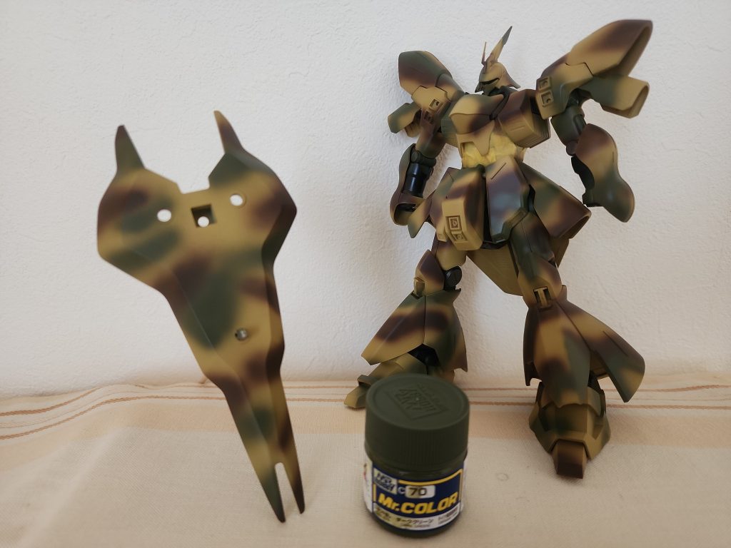 ダークグリーンで迷彩塗装