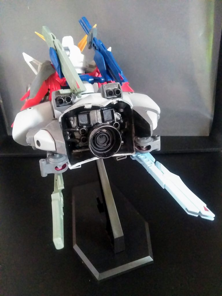 HG用の『アロンダイト& ナナシ砲』を懸架🧐どっかに 『8 連装ミサイルポット × 2』が有りますがご想像にお任せします😔              本体に何となく見おぼえが❓こういう感じのサポートメカは何処にでも転がってます😋 