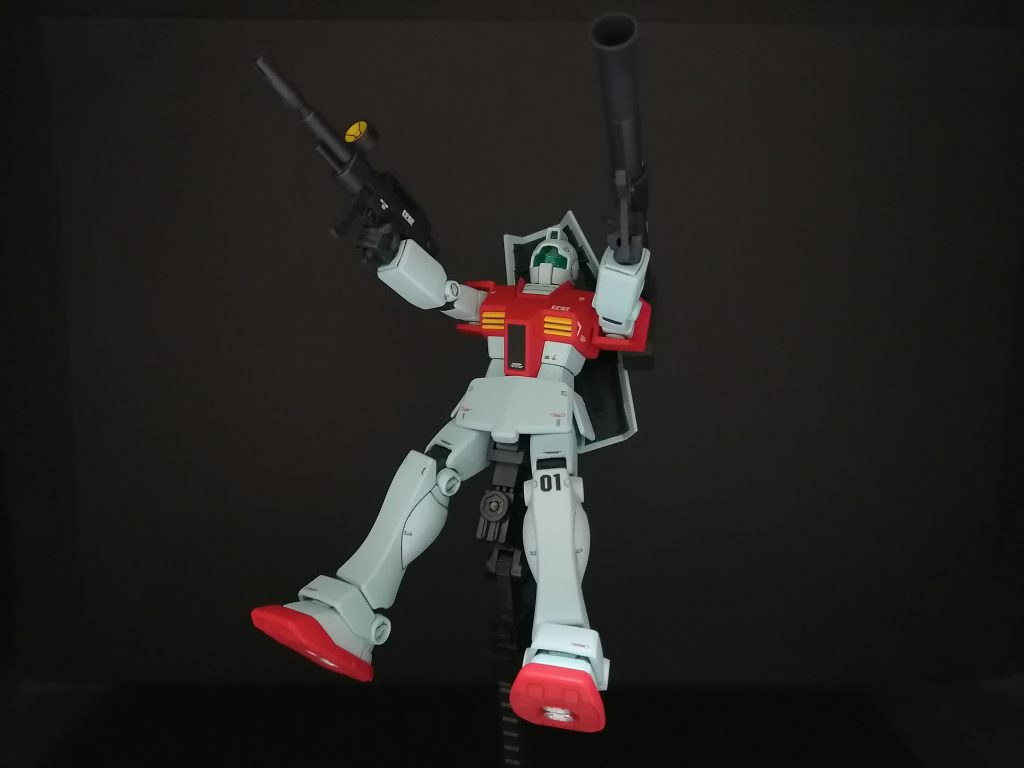 ビームライフルとハイパーバズーカはHGガンダム(リバイブ)のを使っています。
