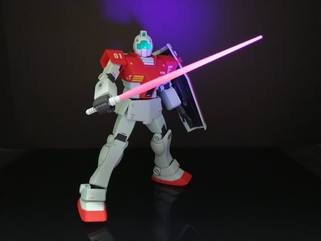 頭部カメラ・バイザーの蛍光発色がうまくできました。今までのジムの中で一番うまくできたかな。頭部カメラとバイザーは後はめ加工しました。最後まで見ていただき、ありがとうございます😸