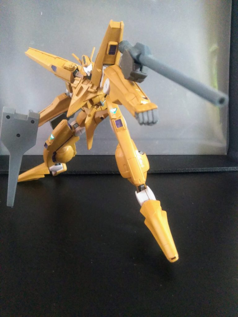 畑で収穫した野菜をお客様にプレゼント🤩　そのお客様が喜んで(くれず苦笑いが殆ど)くれる姿を見るのが嬉しいそうです😅L外務のアノランチャーではなく『鉄血世界の滑空砲』