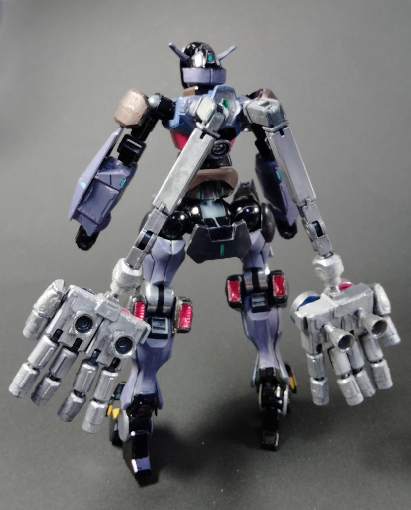 背中から伸びているハンドパーツは、確か昔ビルダーキャンペーンでゲットしたものを、パーツを加えて強化してます。