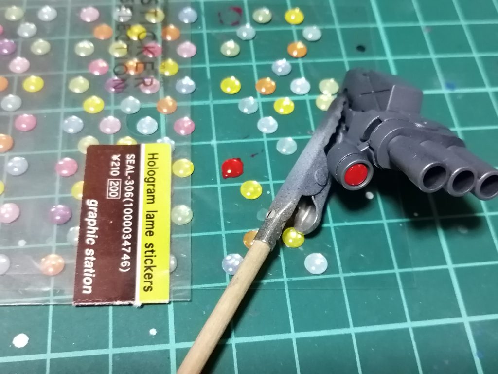 モノアイとサイトはデコシール。