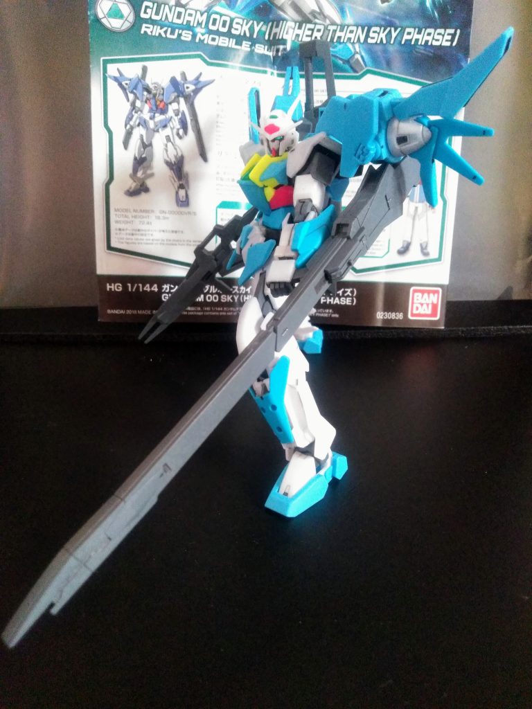 正直、この色はチョッとどうかなぁ~。とは思いますが、このキットだけに付属するパーツがあるのです😁左肩に懸架『ロング ライフル』あれ?名前が無いようです😢