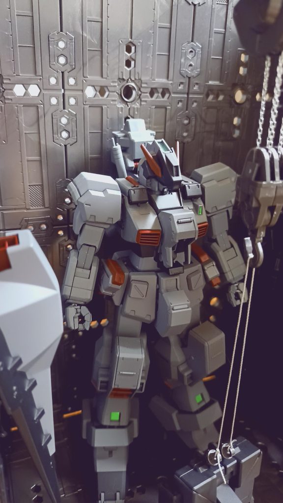 しかしこの機体、元となったジム・クゥエルの面影は肩・腕・脛の部分だけですね~まさに概念実証機って感じです。大型のシールド・ブースターが良い味を出してますヾ(*´∀`*)ノ