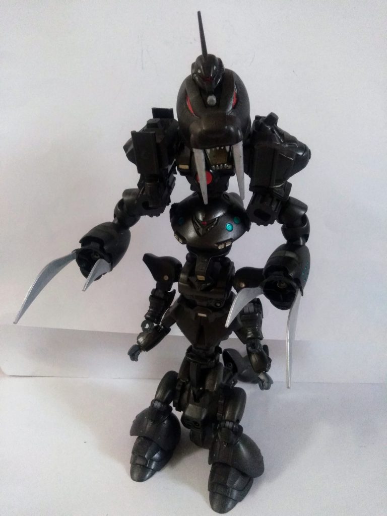 ミッション内容は『野良MAを退治せよ❗』    RPGさながらの『情報収集、雑魚敵との戦闘、必要アイテムの獲得』等々を行いつつ、標的を探しだします🤣全高およそ450mm😱 ホント考え無しにつくるから・・・😔💨 もう数えるのが面倒なので『金色の所はビーム砲』でお願いします😭✨