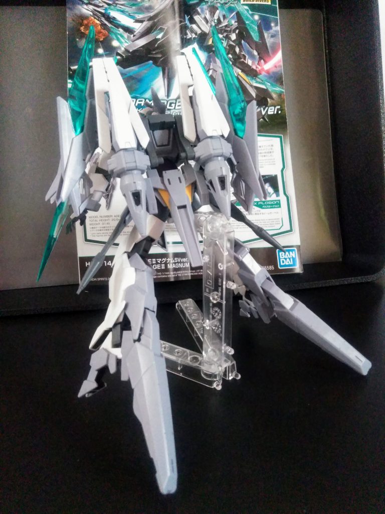 『AGE Ⅱマグナム』を所持してませんから何ともいえませんが、かなり人気の機体だとか😁 そういえば『マグナムのMG』も存在していますよね😃 主人公機体は無いのに・・・