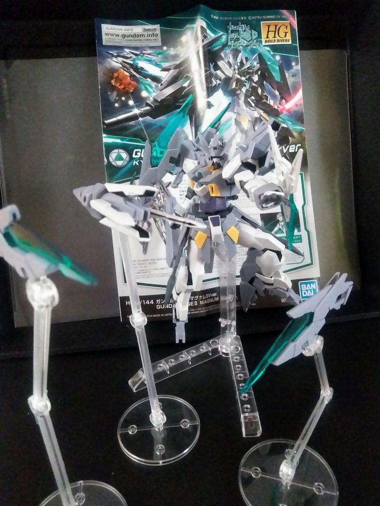 それでは『ファンネル』展開❗                          此方の盛りも負けてません😤                          このキットも飛行形態に変形出来ますが、ポロリのバーゲンセールなのでご勘弁下さい🙇