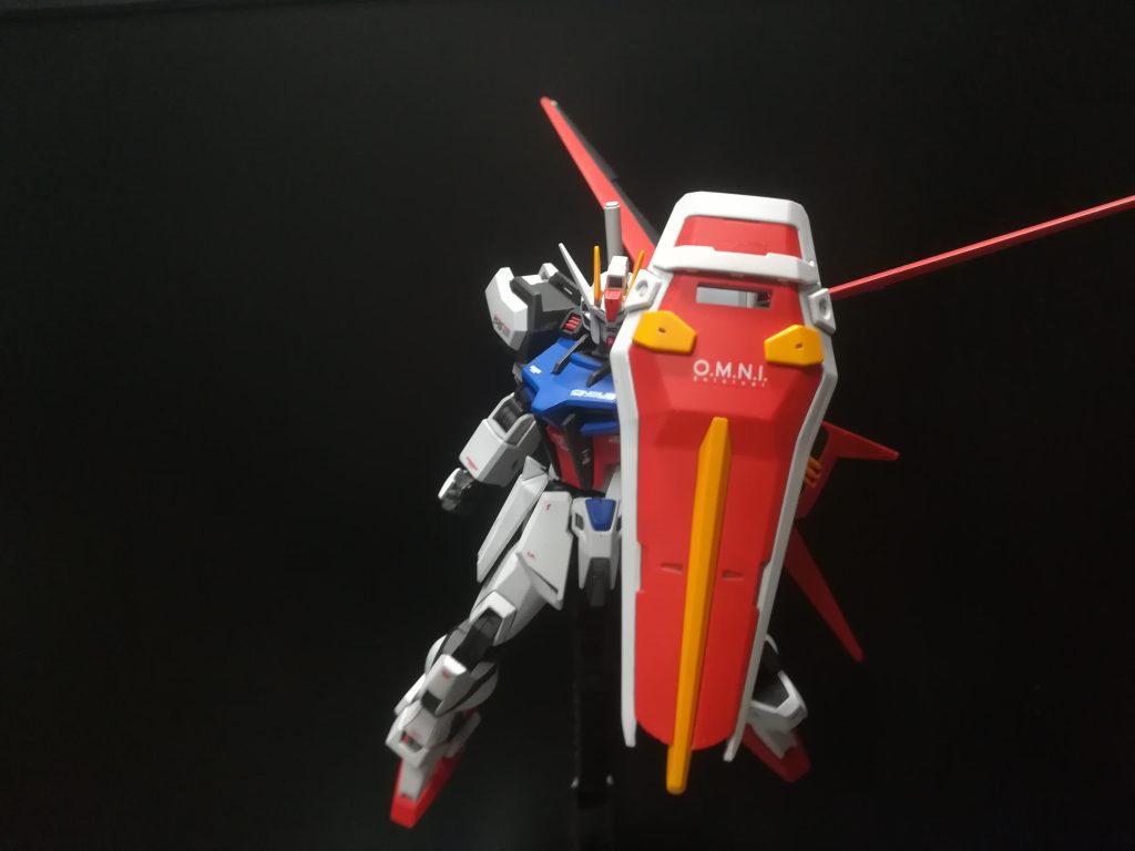 後半のムウが登場しているのをイメージして地球連合軍のデカールはシールドだけにしました。SEEDDESTINYでムウが再登場してくれてよかったです。いろんな意味で不可能を可能にしましたね。