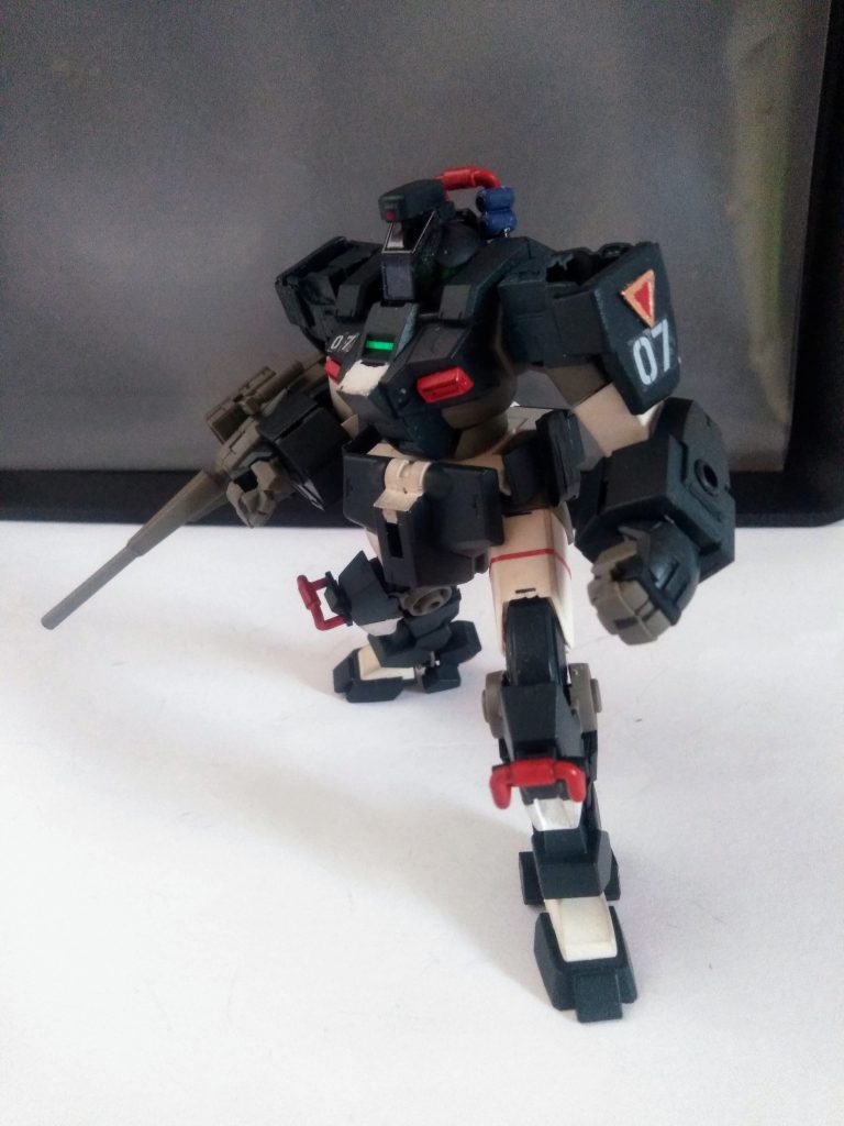 まぁ、この子が『惰愚拉夢』に見えるかは置いといて(それでイインカ?😠)                 1981年 TV 放映で全 75話 高橋良輔 監督の作品と相成ります🤔ガンダムから始まった『リアルロボットブーム』にならった、まるで現実の戦争環境を模した世界観が印象的です😁