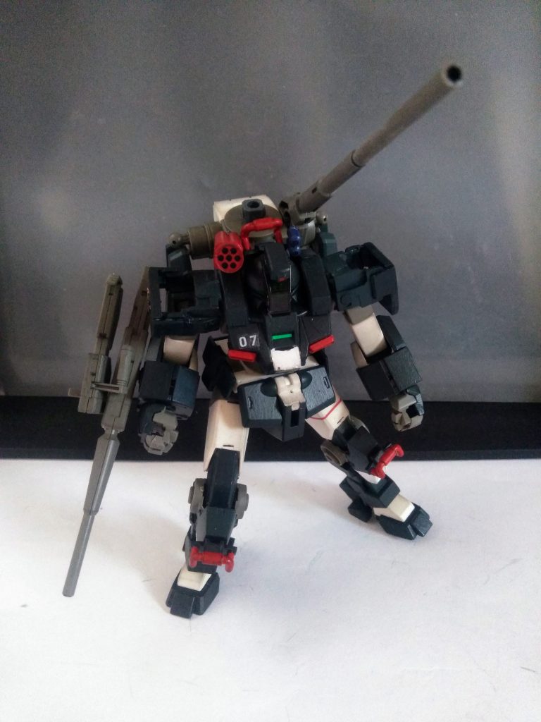 そして、全 75 話という話数の多さ🧐 リアルロボットモノでコレは、かなりの快挙だと考えます🤗劇中では 『9 連装ミサイルポッドだけどコッチは 7 連装』😓