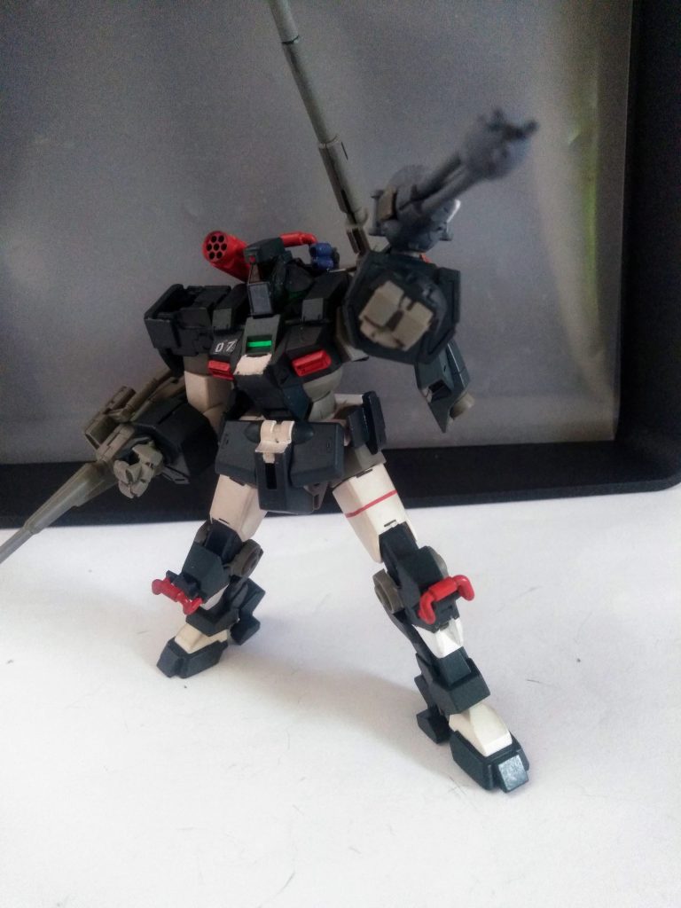 『コンバットアーマー』も新型は出て来ますが、物語初期からの機体がラストまで現役で見劣りせず闘い続ける処も好感が持てます😍『大田垣 先生』版 ガトリングガンを真似てみた😋