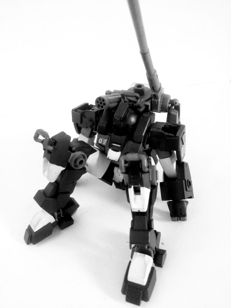 『鉄の腕は萎え、鉄の脚は力を失い、埋もれた砲は二度と火を吹く事は無い・・・』『鉄の戦士はタヒんだのだ・・・』お目汚し ありがとうございました。