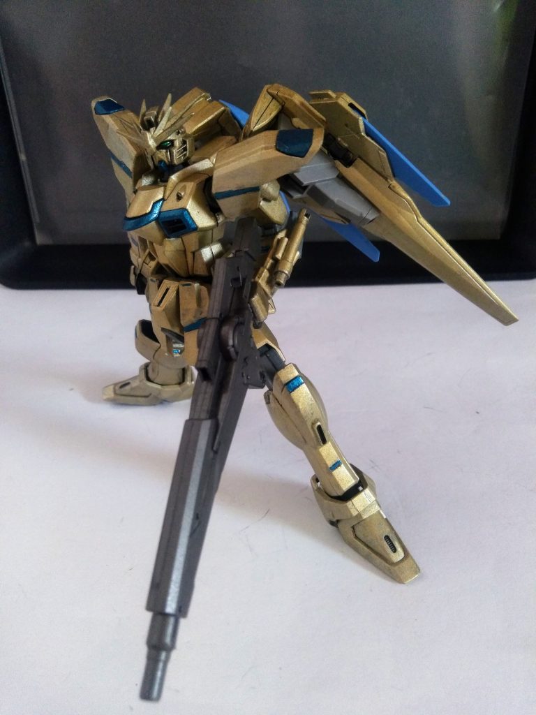 フォース『ディストラクション』のリーダー『来馬 琉羽』の決戦用のガンプラです😁  素早い動きで縦横無尽に戦場を飛び回る❗     何のガンダムを目指してイルかは察してもらえると嬉しいです😋
