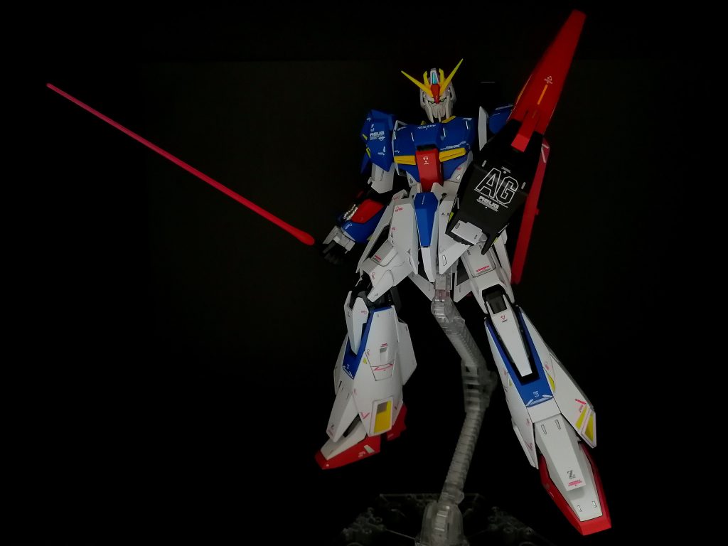 このポーズは良い感じに決まったかな。ガンプラの写真撮影は何回やっても難しい…😀