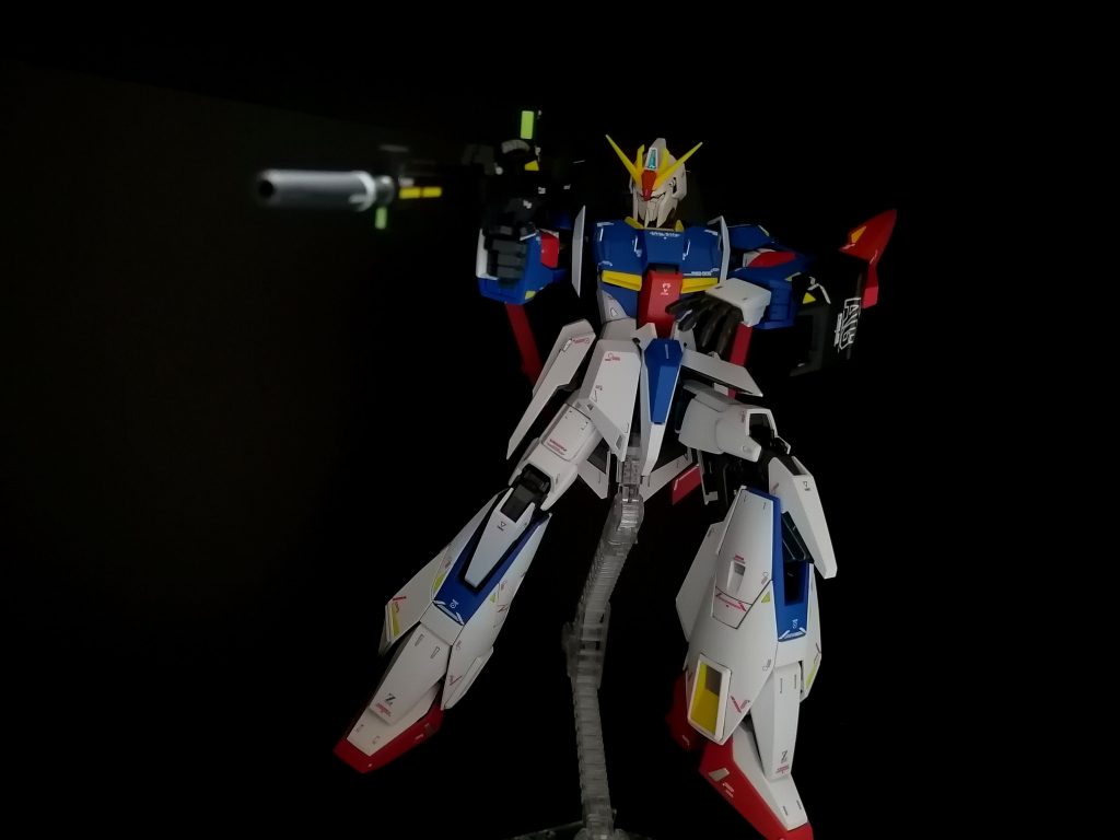 このキット、アクションは苦手です。特に腕が肩の根元から外れやすいです😫