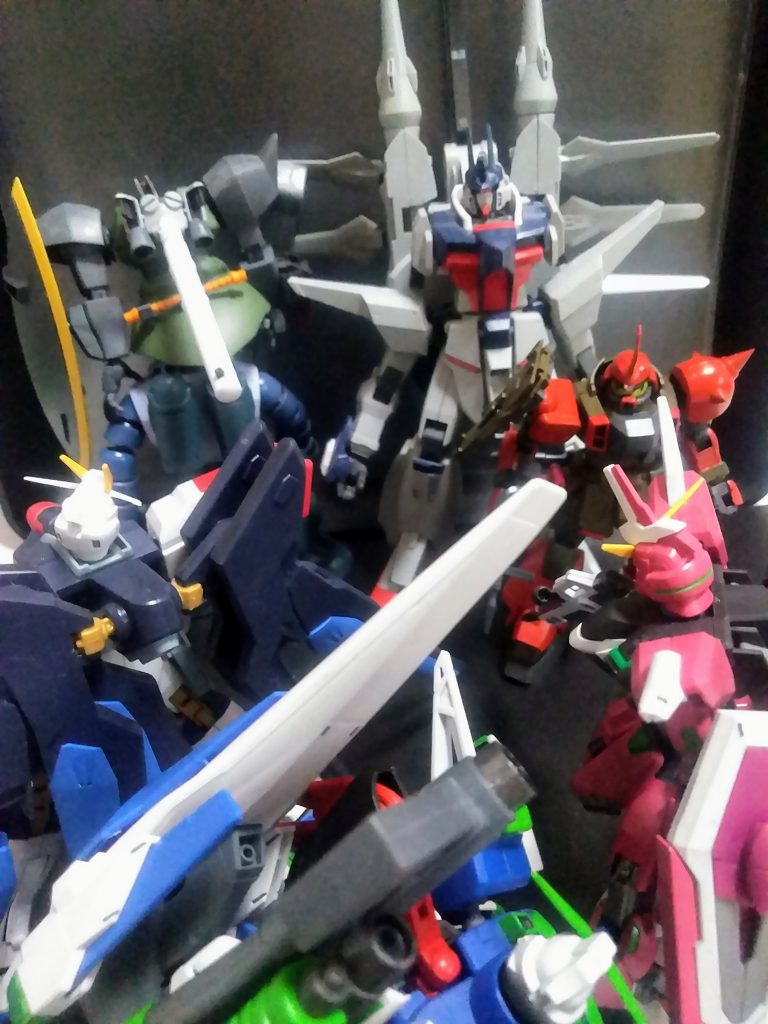 『議長』に対して戦意が湧かず、押し込まれて行く『シン』                                        だがソコへ再び援軍が駆けつける。   『議長』が語る『君達、3人が力を併せた時は人類の一兆倍の戦力になるそうだ。               そう《TERA》だ。』                                           『ならばコチラもそれ相応の力をださなければな。レイ。』                『ハイ。ギル・・・・』