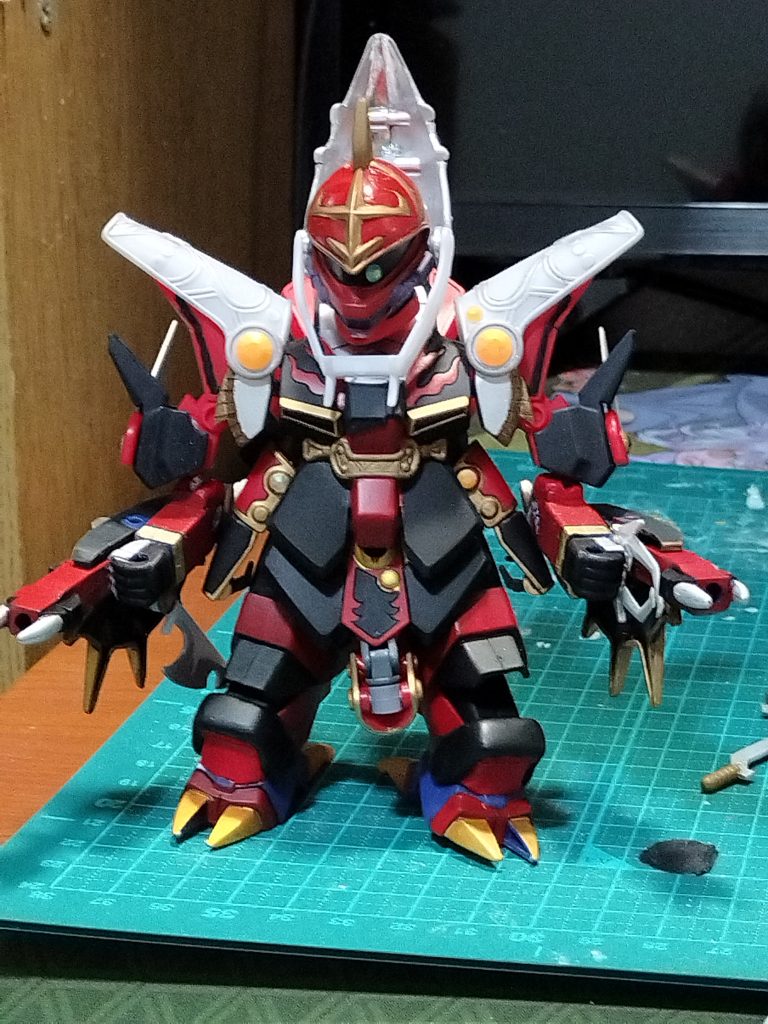 はい,合体!闇皇帝飛龍翔。実は,闇皇帝の頭をかぶせない方がかっこよかったりします。飛翔龍翔,昔のキットなのに造形が良く,合体後のまとまり方も等身も気に入っています。もう一体ほしいなぁ・・・。