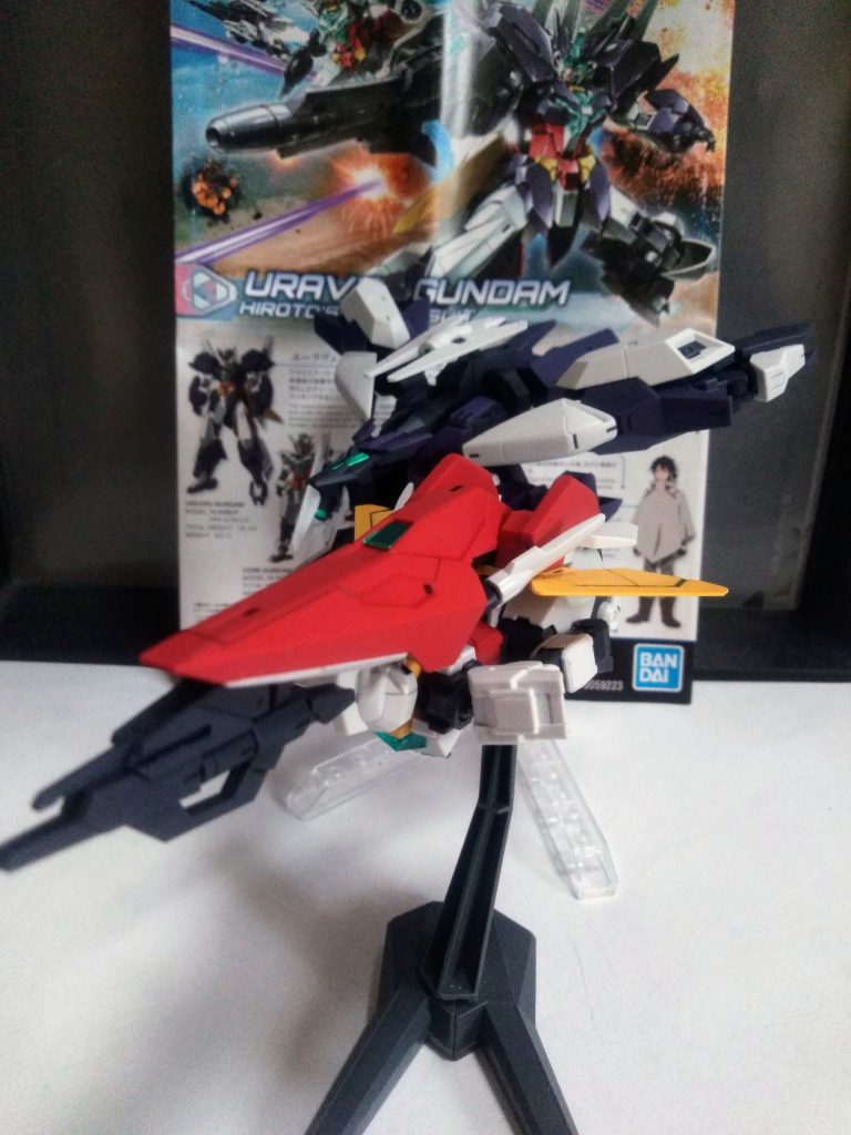 では!『コア フライヤー』へ変形です🤔      『ガンダム世界アルアル』ひっくり返して、被して、曲げて、完了です🤗